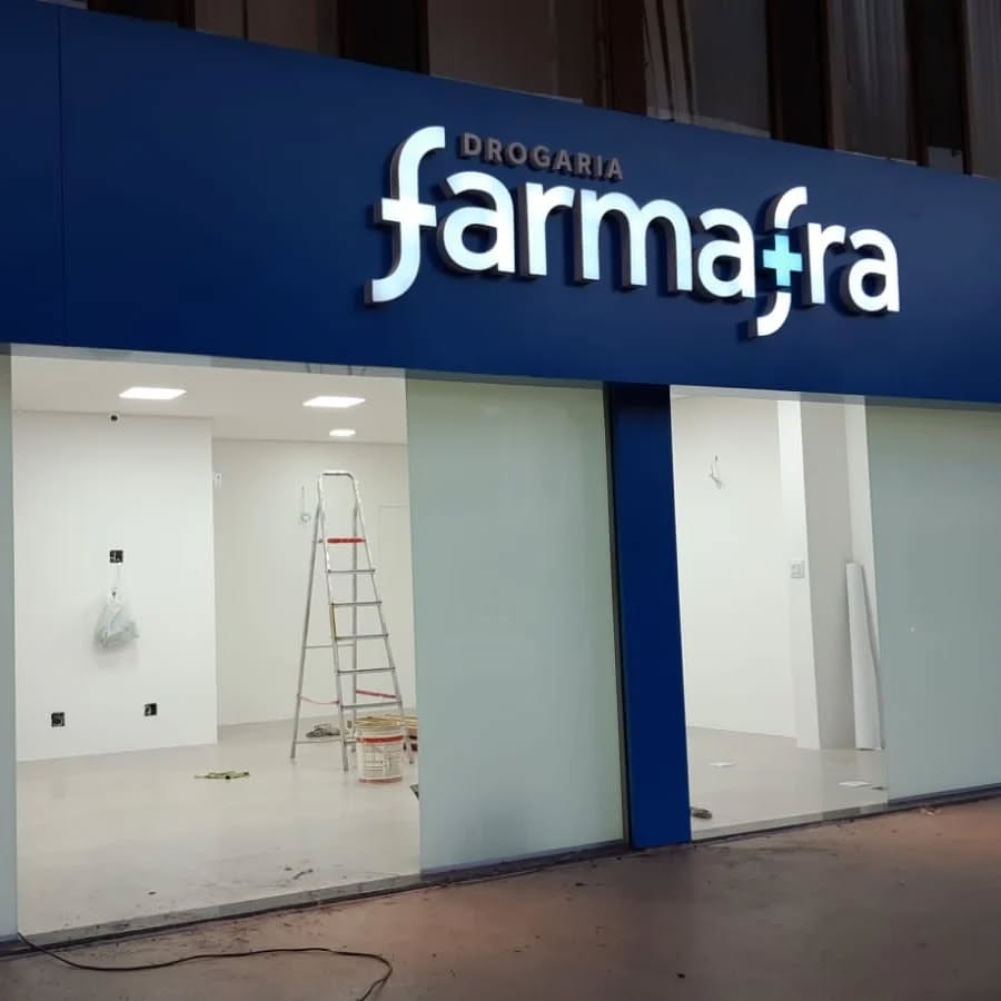Fachada Farmafra - Projeto Impressign Comunicação Visual